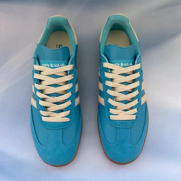 graceful Adidas Women's samba OG - Picture 3 of 4